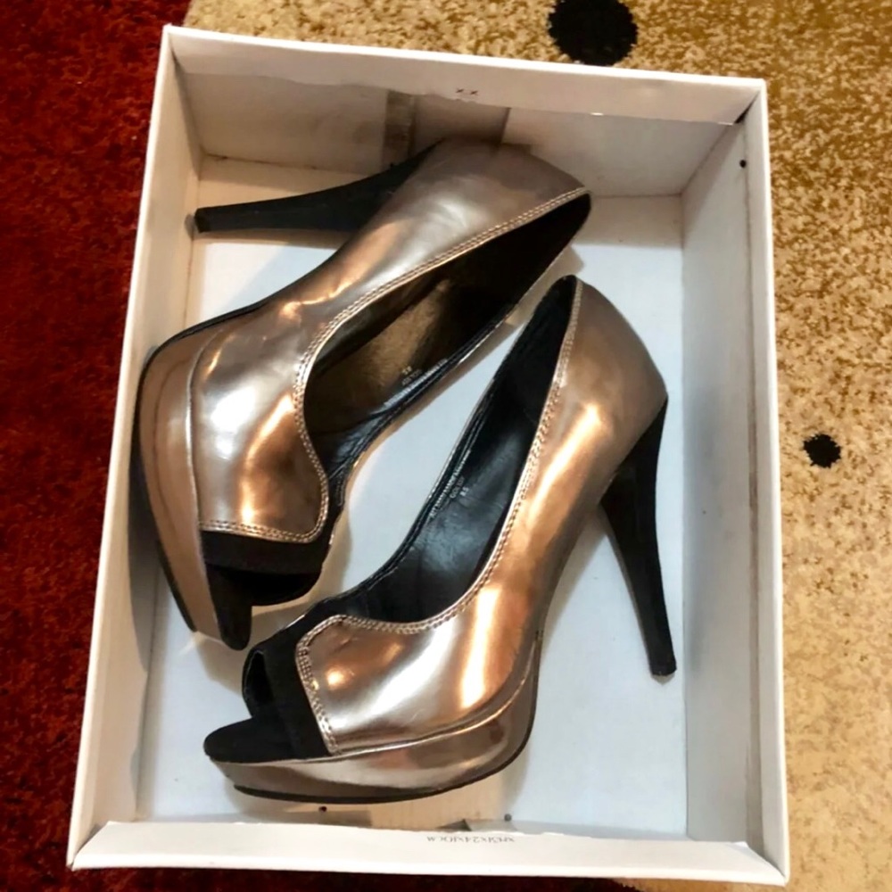 Ladies size 8.5 heels